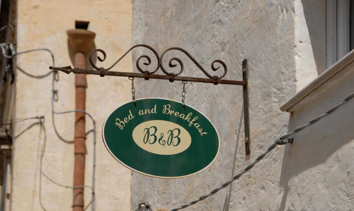 Over tourism in Puglia, arriva la stretta di Decaro contro i bed & breakfast Over tourism in Puglia, arriva la stretta di Decaro contro i bed & breakfast