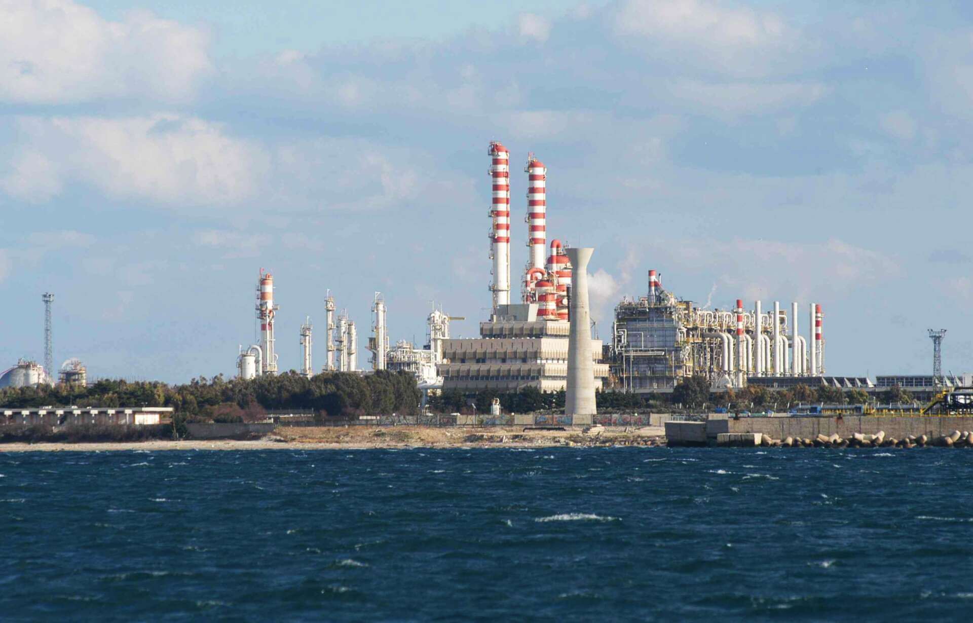Brindisi, in città un impianto per recuperare la plastica. Via al pressing su Eni Brindisi, in città un impianto per recuperare la plastica. Via al pressing su Eni