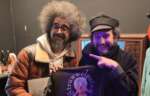 Vinicio Capossela “concia per le feste” Molfetta: dopo il concerto l’abbraccio con Caparezza