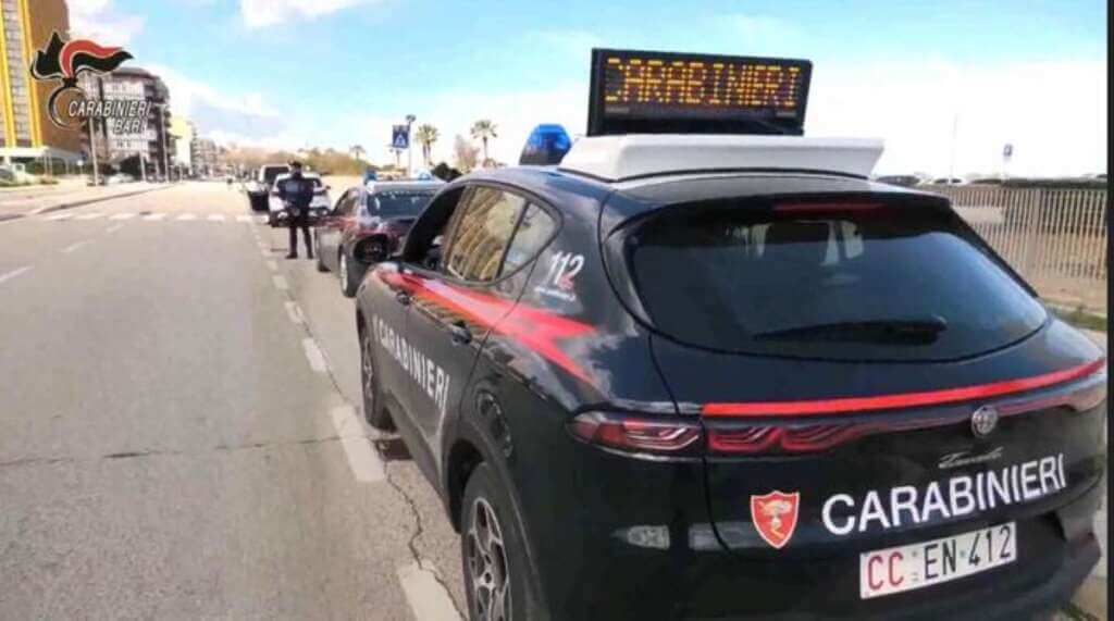 Galleria foto 'Paura in una scuola di Bari: un giovane fa irruzione, picchia uno studente e fugge' - foto 1