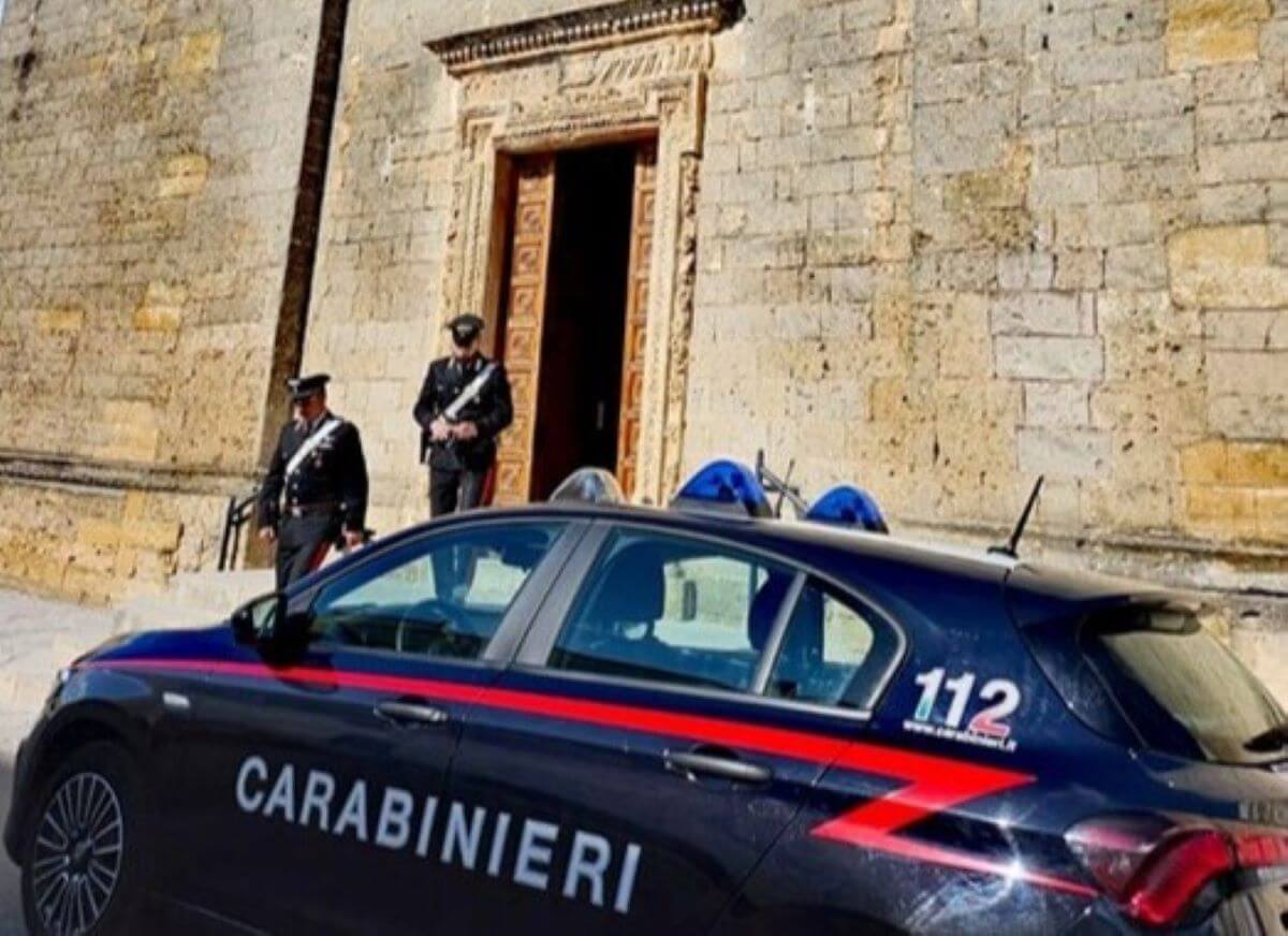 Ruba due crocifissi nella chiesa della Madonna del Pane a Novoli: denunciato un 58enne Ruba due crocifissi nella chiesa della Madonna del Pane a Novoli: denunciato un 58enne