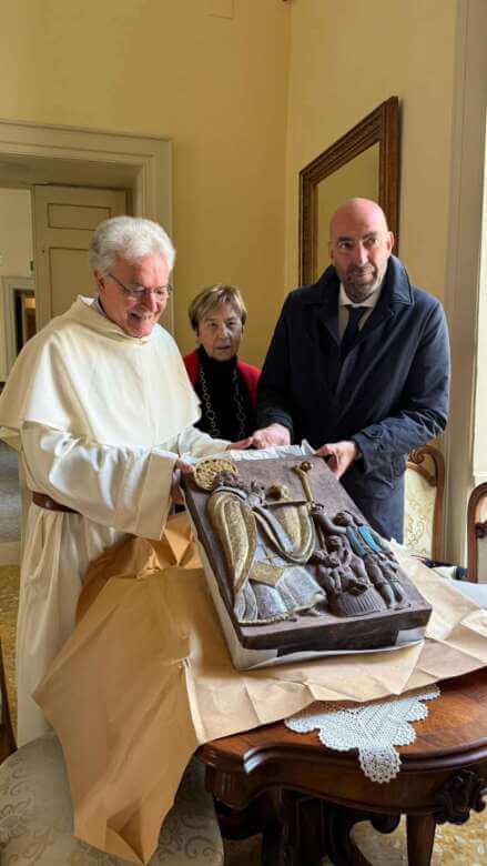 Galleria foto 'Festa del cioccolato a Bari, l’omaggio di uno scultore alla Basilica di San Nicola – FOTO' - foto 2