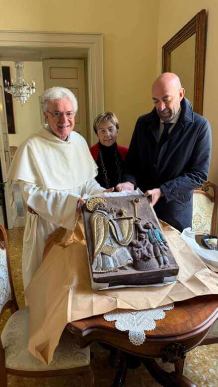 Galleria foto 'Festa del cioccolato a Bari, l’omaggio di uno scultore alla Basilica di San Nicola – FOTO' - foto 1