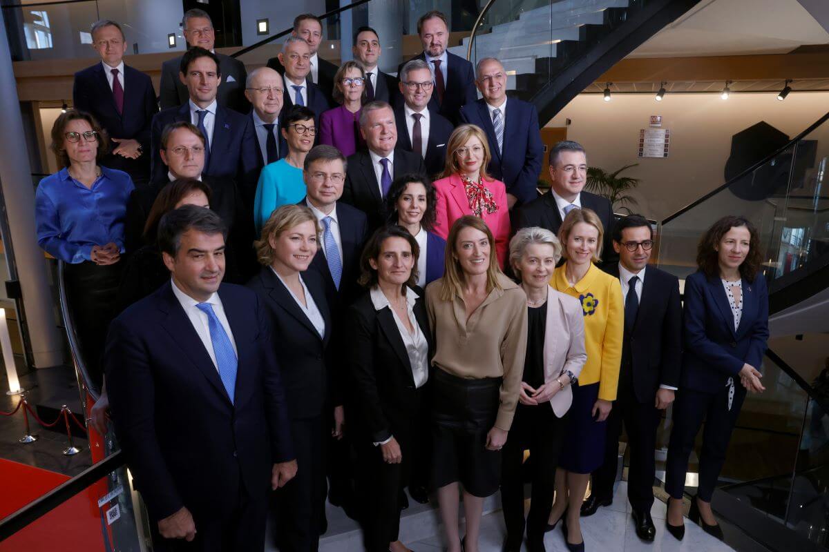 Commissione Ue, arriva l’ok all’Ursula bis: «Con Raffaele Fitto le regioni al centro» Commissione Ue, arriva l’ok all’Ursula bis: «Con Raffaele Fitto le regioni al centro»