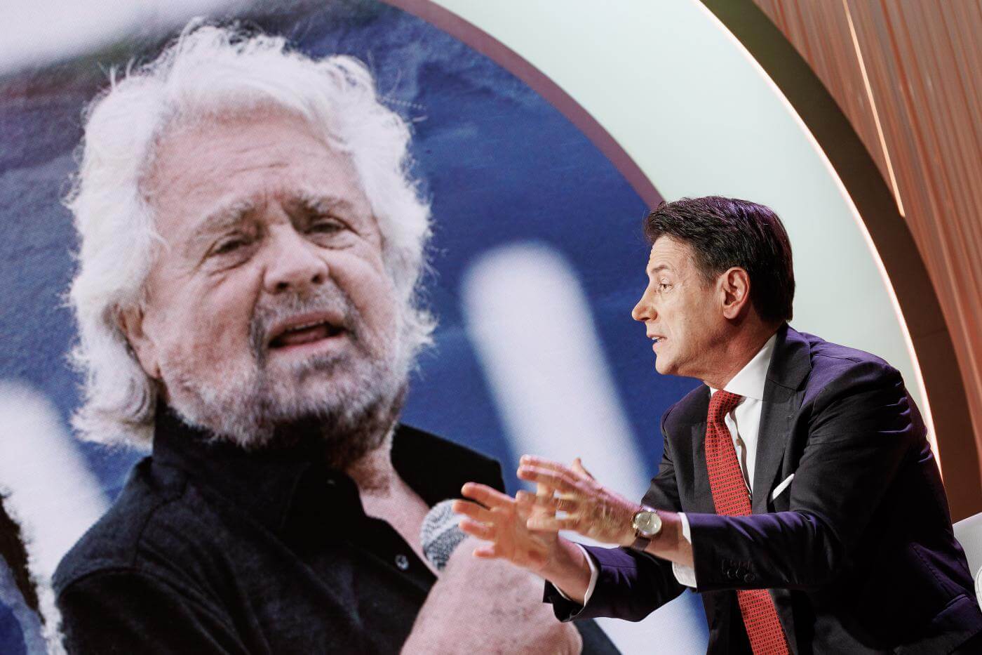 Movimento 5 stelle, Grillo sfida Conte e chiede la ripetizione del voto della Costituente Movimento 5 stelle, Grillo sfida Conte e chiede la ripetizione del voto della Costituente