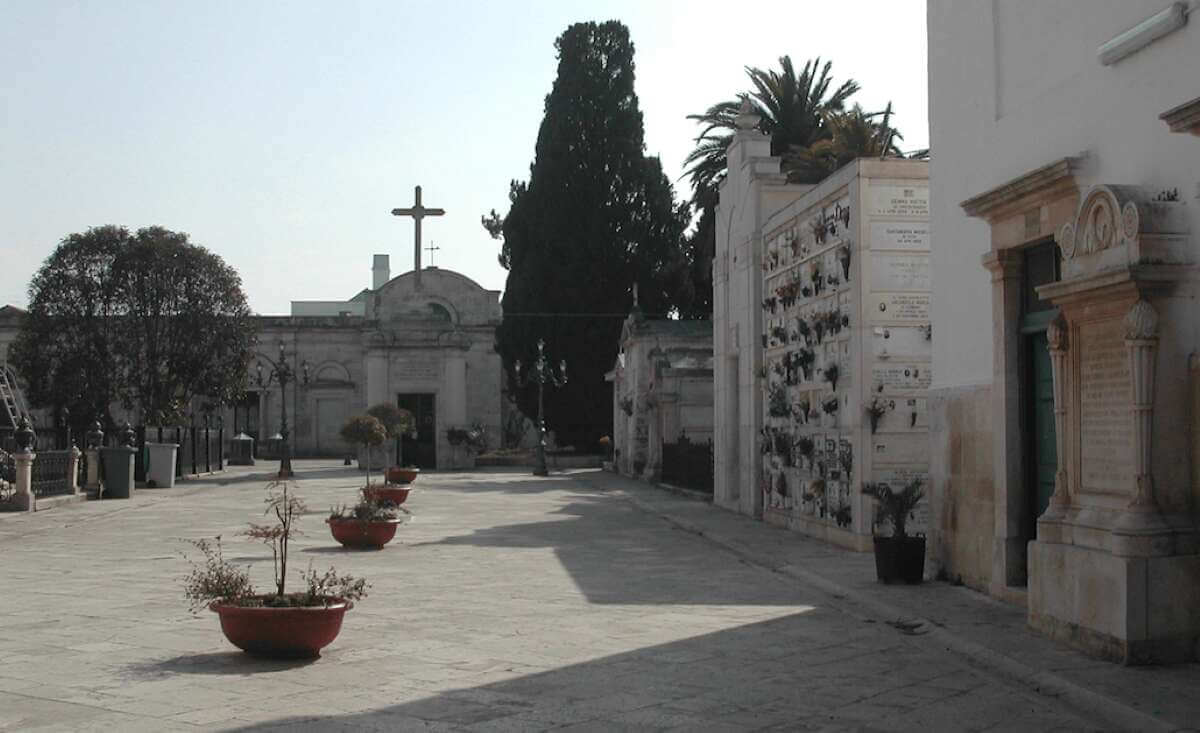 Cremazione in Puglia tra liste d’attesa e appetiti della criminalità organizzata Cremazione in Puglia tra liste d’attesa e appetiti della criminalità organizzata