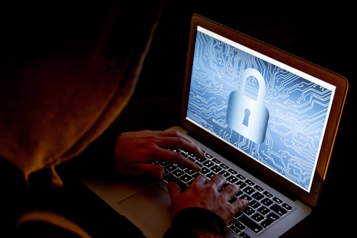 Video pedopornografici comprati sul dark web con i bitcoin: denunciato un 30enne pugliese Video pedopornografici comprati sul dark web con i bitcoin: denunciato un 30enne pugliese