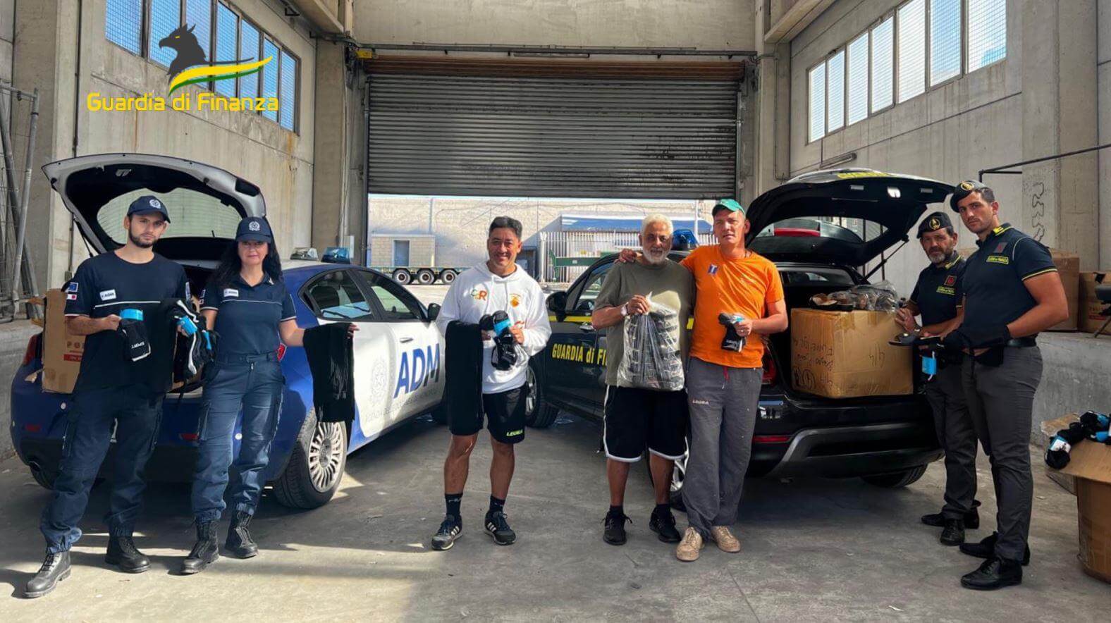 Bari, sequestrati 45mila capi di abbigliamento con marchi contraffatti: donati in beneficenza