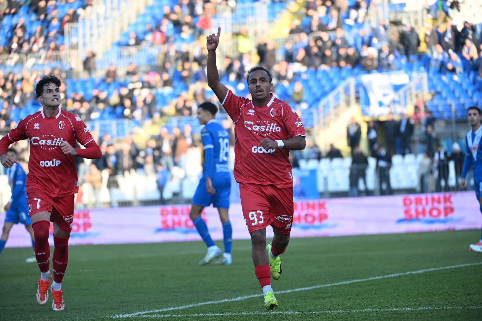 Il Bari conquista un punto a Brescia: Dorval firma l’1-1. Falletti si dispera per il rigore sbagliato Il Bari conquista un punto a Brescia: Dorval firma l’1-1. Falletti si dispera per il rigore sbagliato