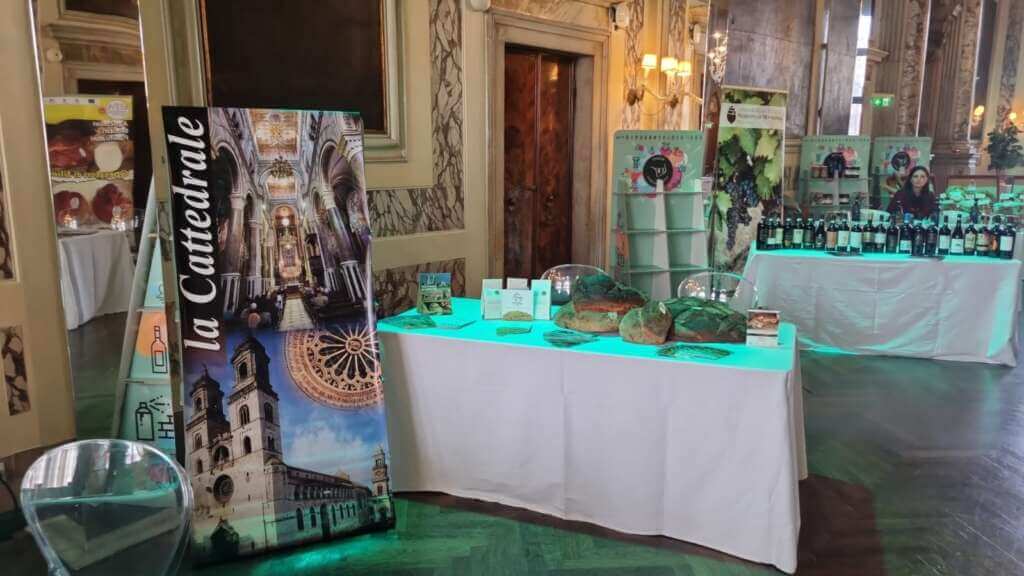Galleria foto 'Dalle mandorle ai trulli, la Puglia sbarca a Venezia per l’Exhibition Italian food and tourism' - foto 1