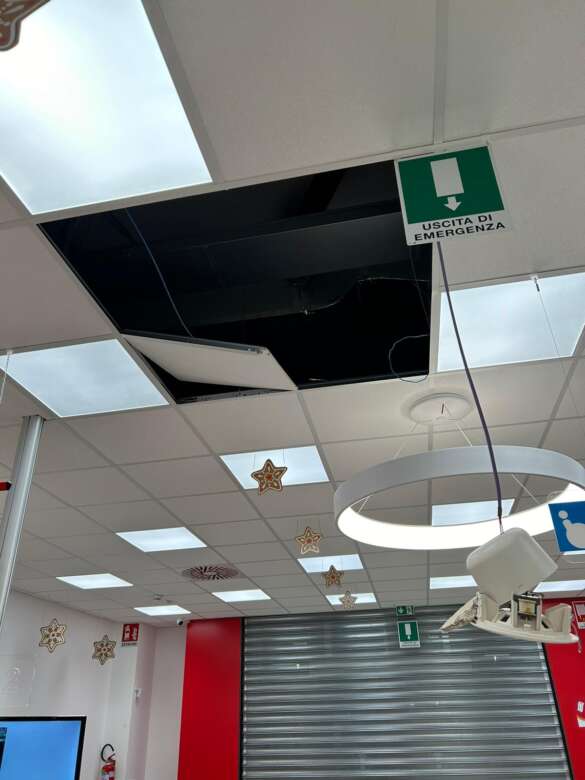 Bari, a pochi giorni dall’apertura già nel mirino dei vandali il nuovo Famila al San Paolo – FOTO