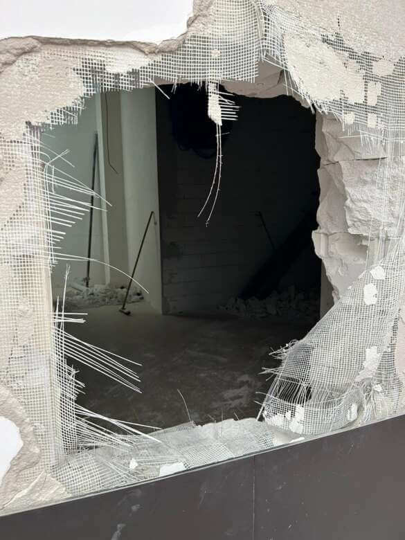 Bari, a pochi giorni dall’apertura già nel mirino dei vandali il nuovo Famila al San Paolo – FOTO