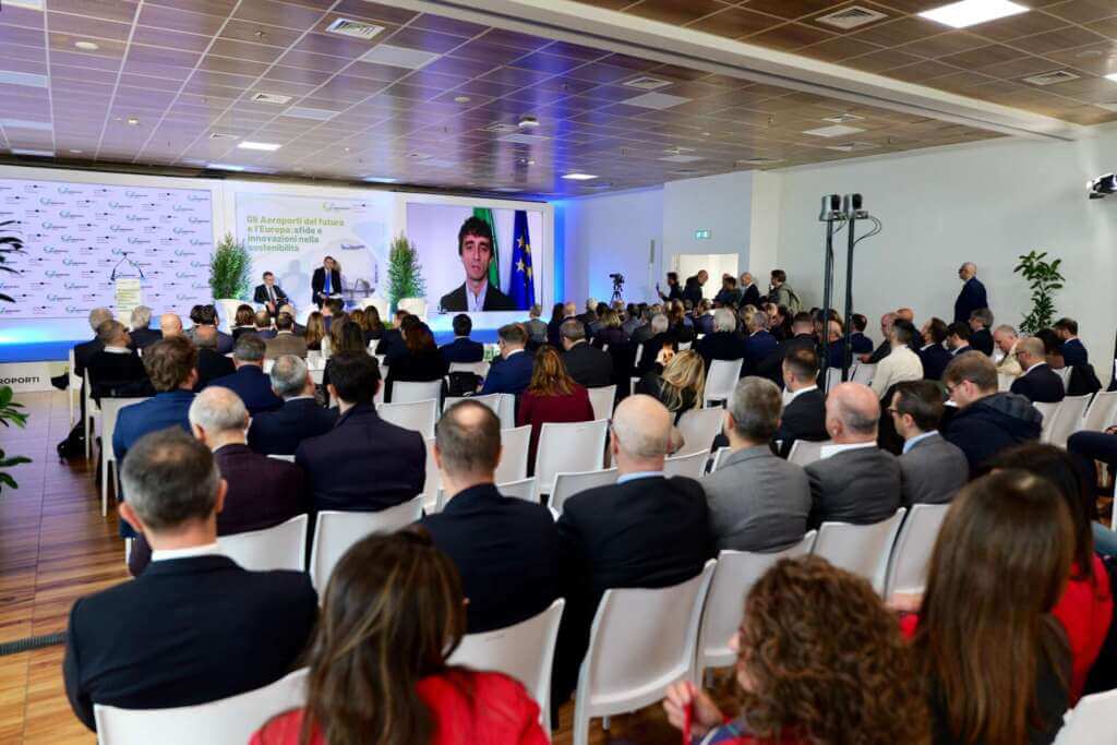 Galleria foto 'Innovazione e sostenibilità: al via una nuova fase di sviluppo per gli aeroporti italiani – VIDEO' - foto 1