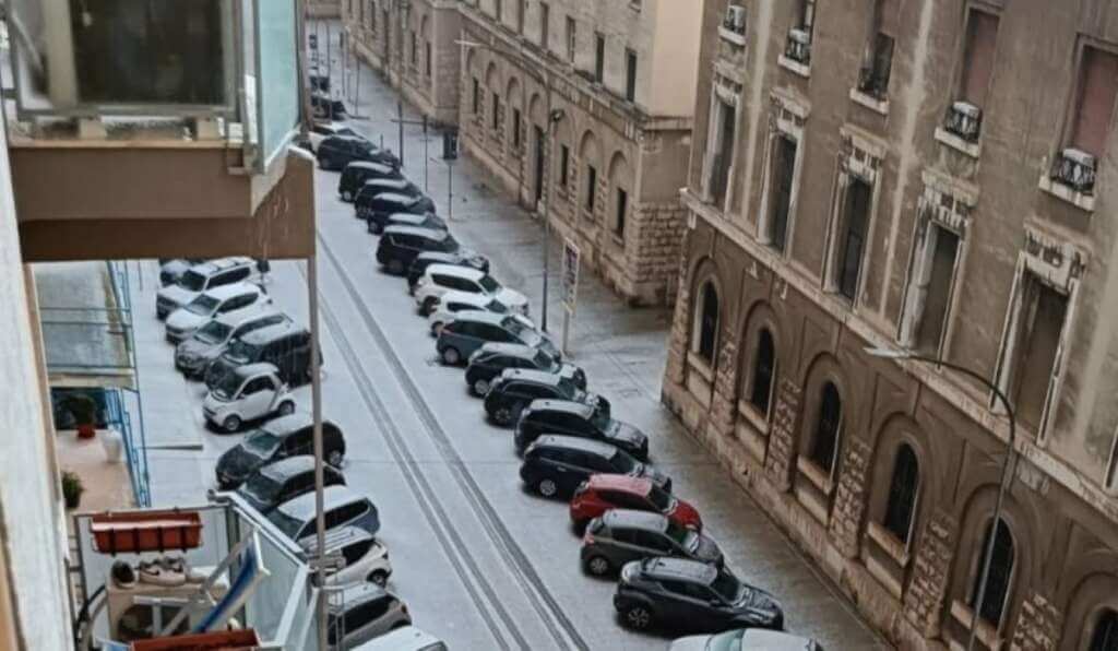 Galleria foto 'Grandine a Bari e neve sul Gargano, calano le temperature in Puglia – VIDEO' - foto 1