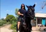 Cavallo scomparso ad Oria, Francesca riabbraccia Ronny: «È stato ritrovato, grazie a tutti» – VIDEO