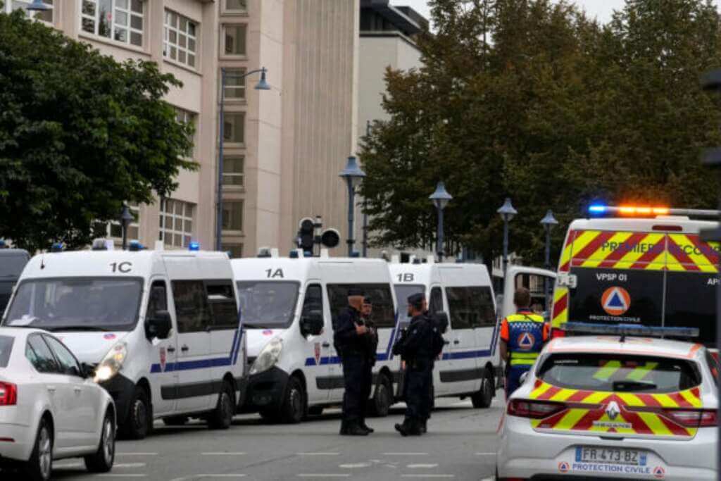 Galleria foto 'Francia, si barrica in un ristorante e prende in ostaggio i dipendenti: liberate 4 persone. Arrestato un uomo' - foto 1
