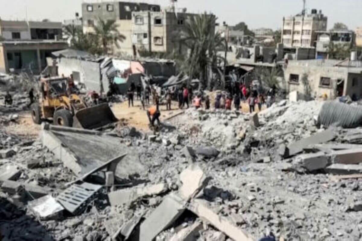 Attacchi israeliani su Gaza, uccisi 4 palestinesi e molti feriti: fuori uso i veicoli di soccorso Attacchi israeliani su Gaza, uccisi 4 palestinesi e molti feriti: fuori uso i veicoli di soccorso