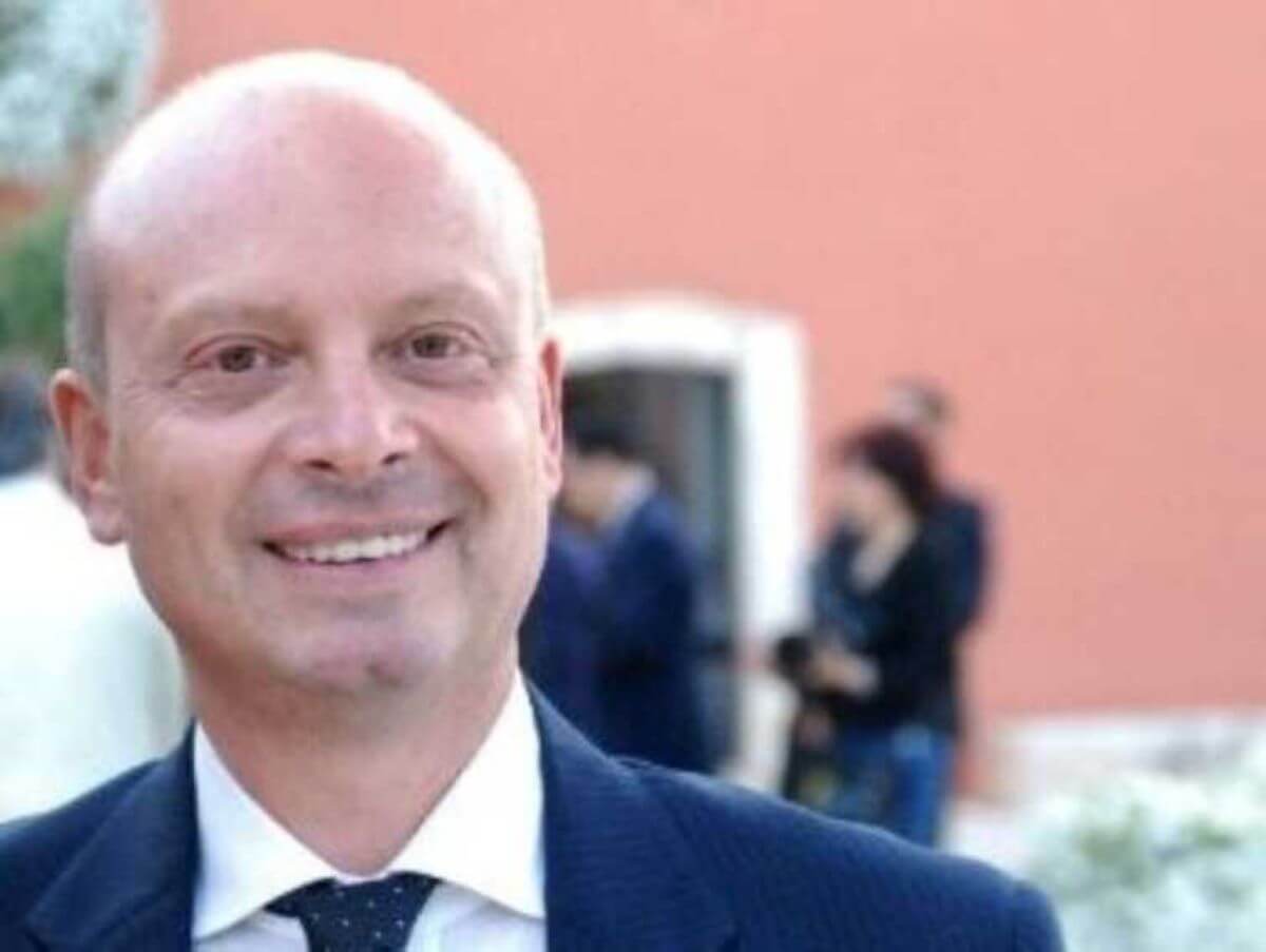 Bari, Olivieri a processo per rivelazione del segreto d’ufficio. La difesa: «Non è punibile»