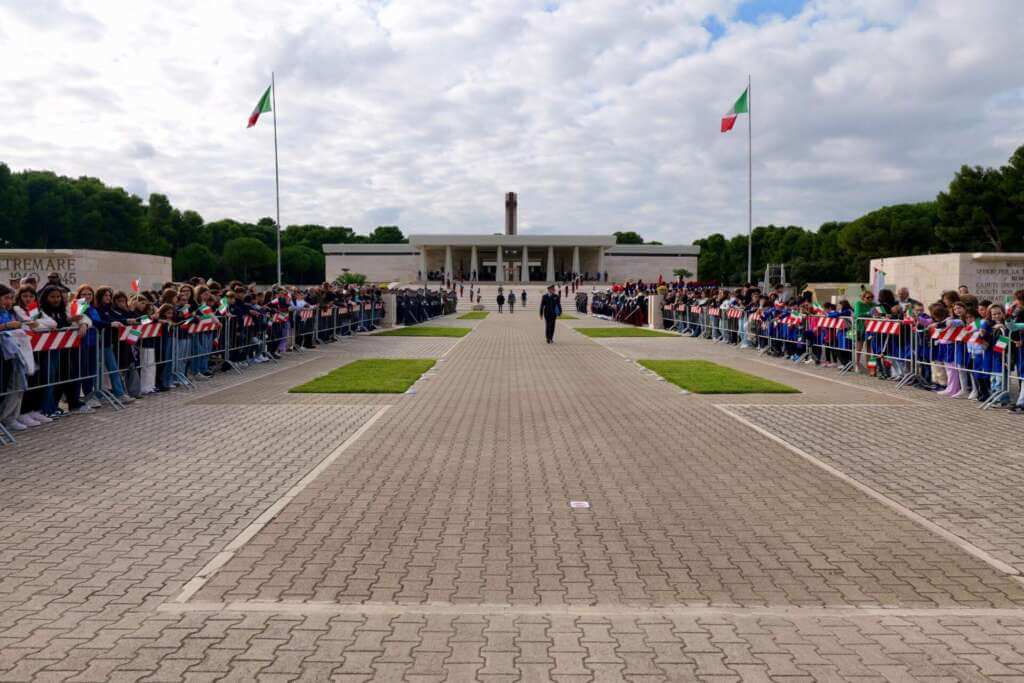 Festa dell’Unità nazionale e delle Forze armate, Emiliano: «I militari pacifisti professionisti» – VIDEO