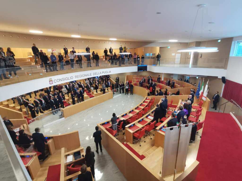 Galleria foto 'Puglia, lo strappo con i calendiani rischia di paralizzare la Regione' - foto 1