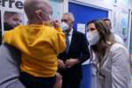Taranto, Gabriele Gravina (Figc) visita i bimbi dell’oncoematologia: «Un momento di sollievo» – VIDEO