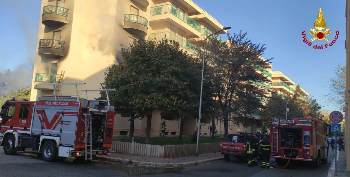 Incendio all’alba in un appartamento di Acquaviva delle Fonti: evacuata una palazzina