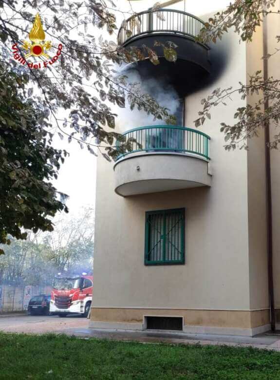 Incendio all’alba in un appartamento di Acquaviva delle Fonti: evacuata una palazzina