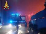 Incendio a Palo del Colle, l’Arpa Puglia: «Nessuna criticità». Vigili del fuoco ancora al lavoro