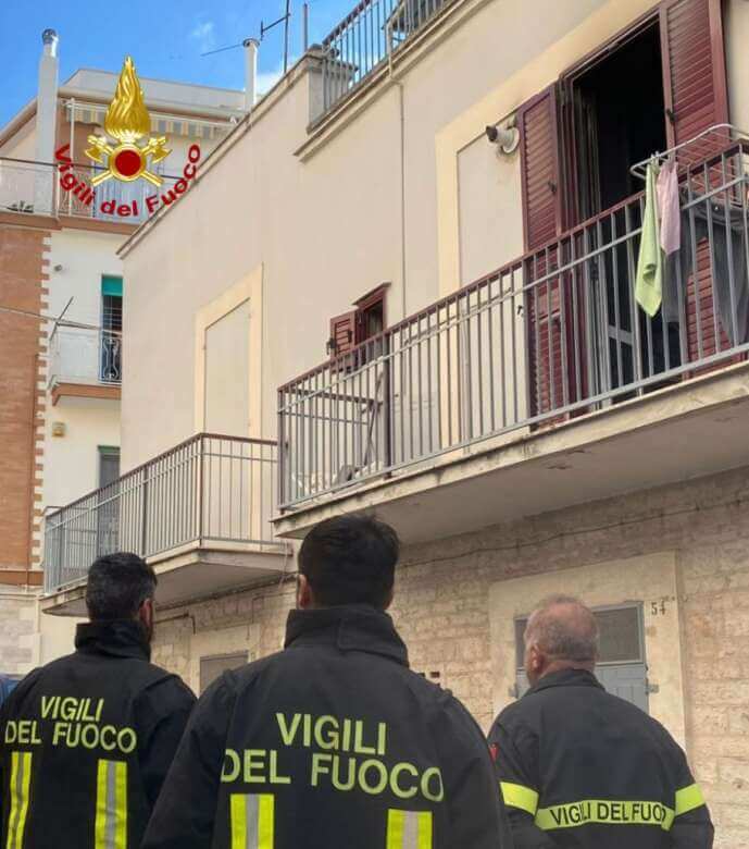 Tragedia a Ruvo di Puglia: 97enne muore nell’incendio di un appartamento. Gravissima la moglie Tragedia a Ruvo di Puglia: 97enne muore nell’incendio di un appartamento. Gravissima la moglie