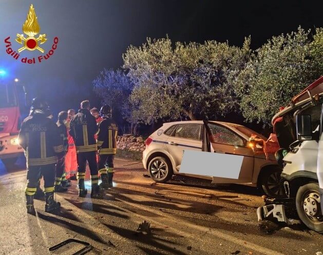 Galleria foto 'Tragico incidente ad Acquaviva, scontro tra un auto e un furgone sull’Sp 76: due morti – FOTO' - foto 2