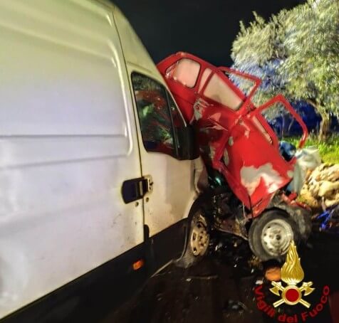 Galleria foto 'Tragico incidente ad Acquaviva, scontro tra un auto e un furgone sull’Sp 76: due morti – FOTO' - foto 4