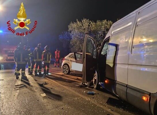 Galleria foto 'Tragico incidente ad Acquaviva, scontro tra un auto e un furgone sull’Sp 76: due morti – FOTO' - foto 1