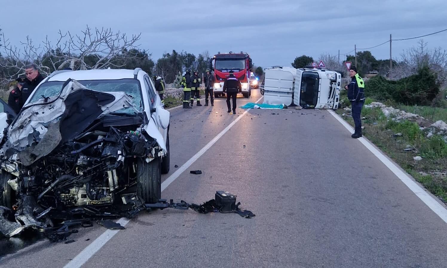 Tragedia nel Salento, operaio della nettezza urbana muore in un incidente: tre feriti Tragedia nel Salento, operaio della nettezza urbana muore in un incidente: tre feriti