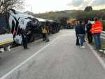 Grave incidente ad Oppido Lucano, camion si ribalta: interrotta la circolazione lungo la Ss 169