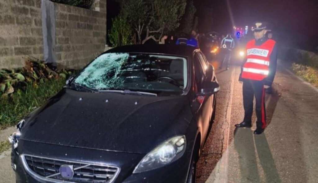 Galleria foto 'Tragedia sulla provinciale nel Salento: due giovani investiti da un’auto, uno è morto sul colpo' - foto 1