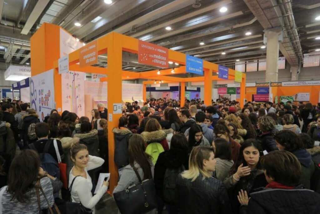 Galleria foto 'Verona, la Puglia protagonista a Job&Orienta: la fiera dedicata a scuola e formazione' - foto 1