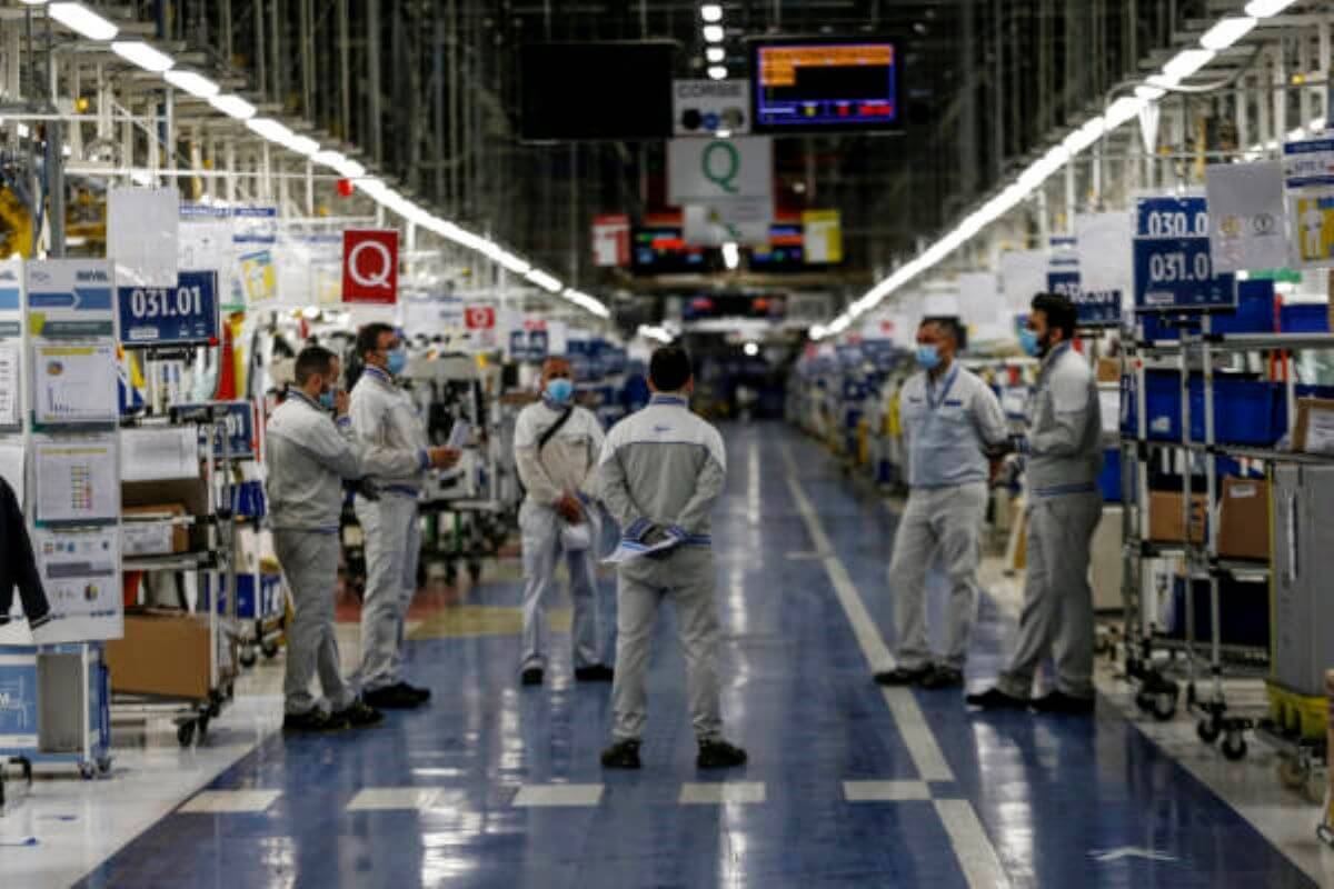 Manovra, i conti della Svimez: «Per il Mezzogiorno 5,3 miliardi in meno nel triennio 2025-2027» Manovra, i conti della Svimez: «Per il Mezzogiorno 5,3 miliardi in meno nel triennio 2025-2027»