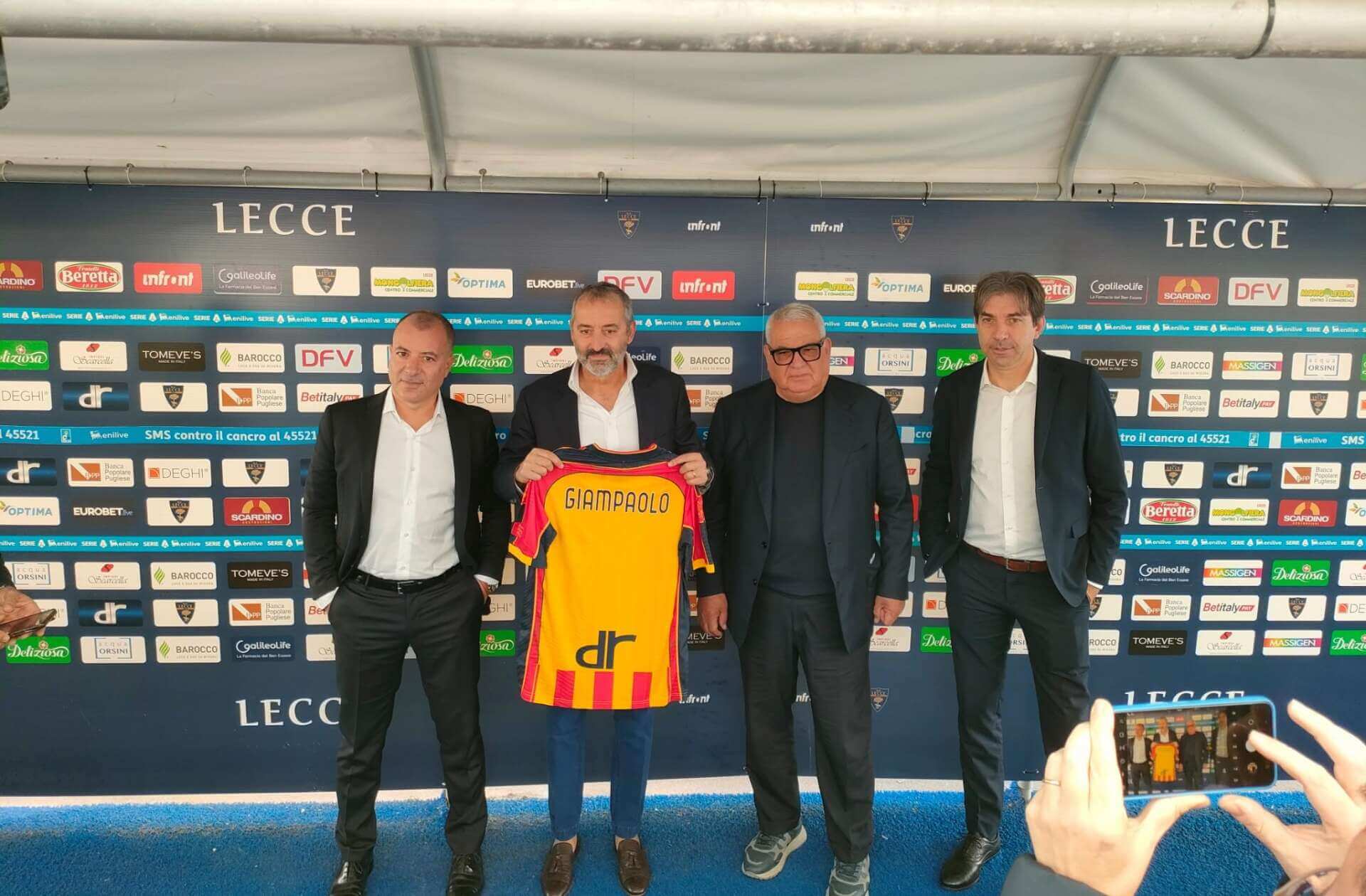 Lecce, Giampaolo si presenta: «Una grande opportunità per me. Concentrato sulla squadra» – VIDEO