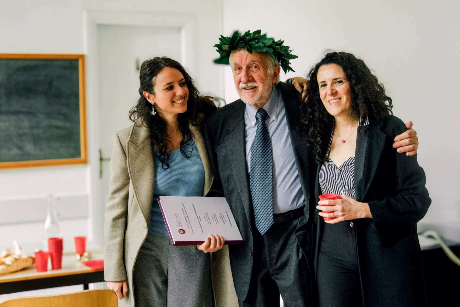 Michele Carmosino dottore per la decima volta a 76 anni. L’ultima laurea in Comunicazione biomedica scientifica Michele Carmosino dottore per la decima volta a 76 anni. L’ultima laurea in Comunicazione biomedica scientifica