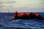 Migranti, naufragio al largo della Grecia: 8 morti tra cui 6 bimbi