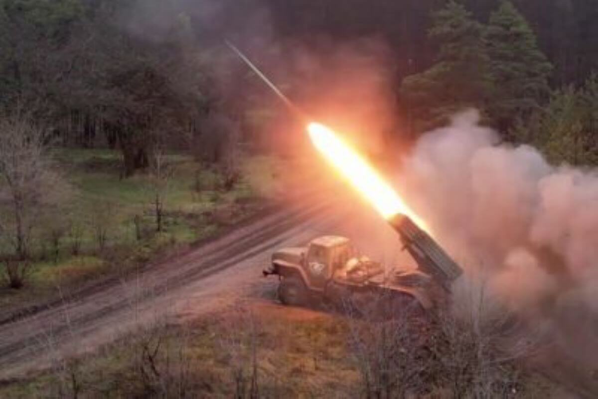 Ucraina, missile russo attacca Dnipro. Zelensky: «Sembra intercontinentale, stiamo verificando» Ucraina, missile russo attacca Dnipro. Zelensky: «Sembra intercontinentale, stiamo verificando»