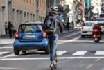 Il nuovo Codice della strada è legge: casco sul monopattino, stretta su alcol e droghe. Ecco le novità