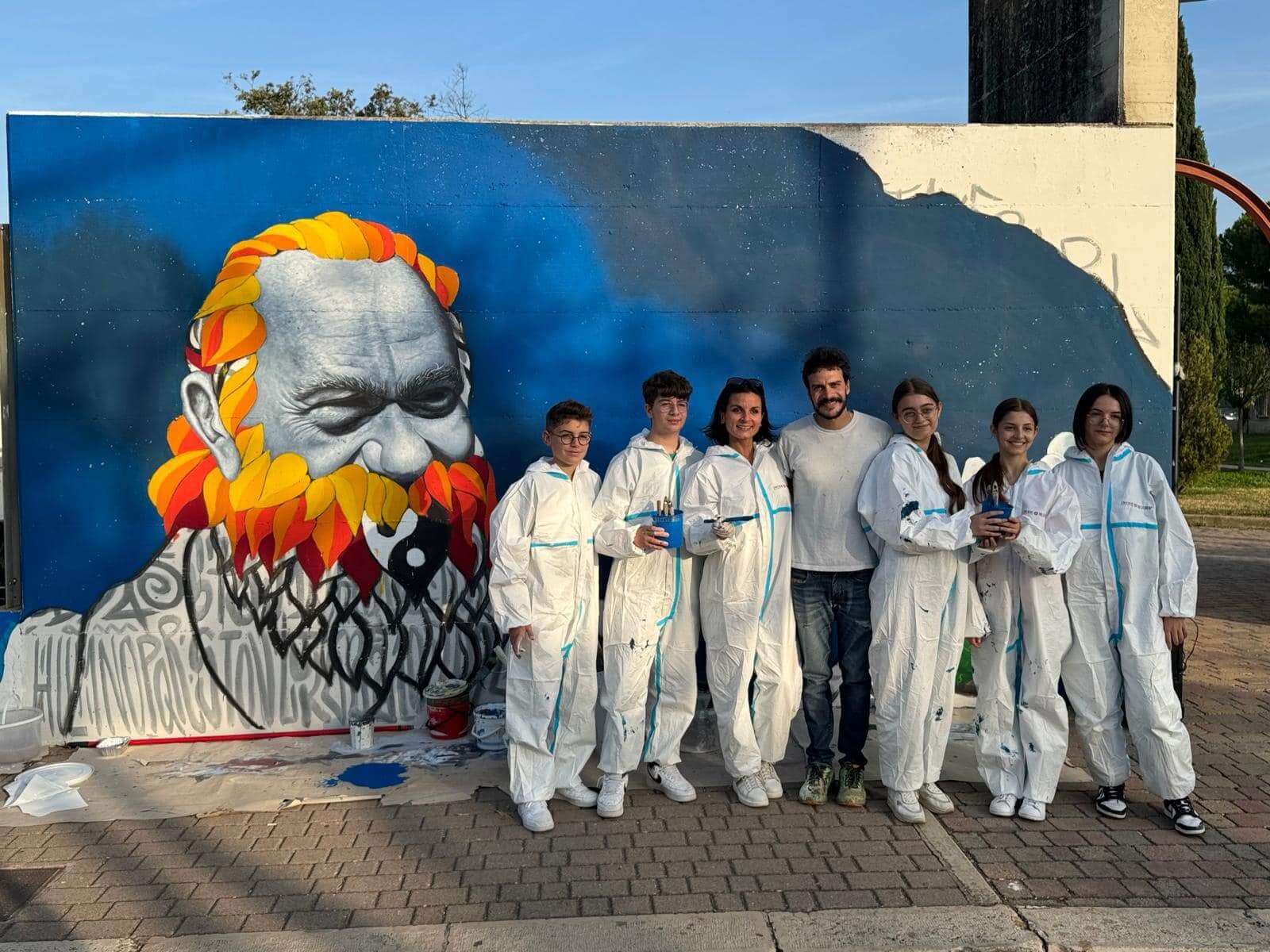 “Oltre il mondo pensato”: a Bari un murale in onore di Tiziano Terzani per i 10 anni di Retake “Oltre il mondo pensato”: a Bari un murale in onore di Tiziano Terzani per i 10 anni di Retake