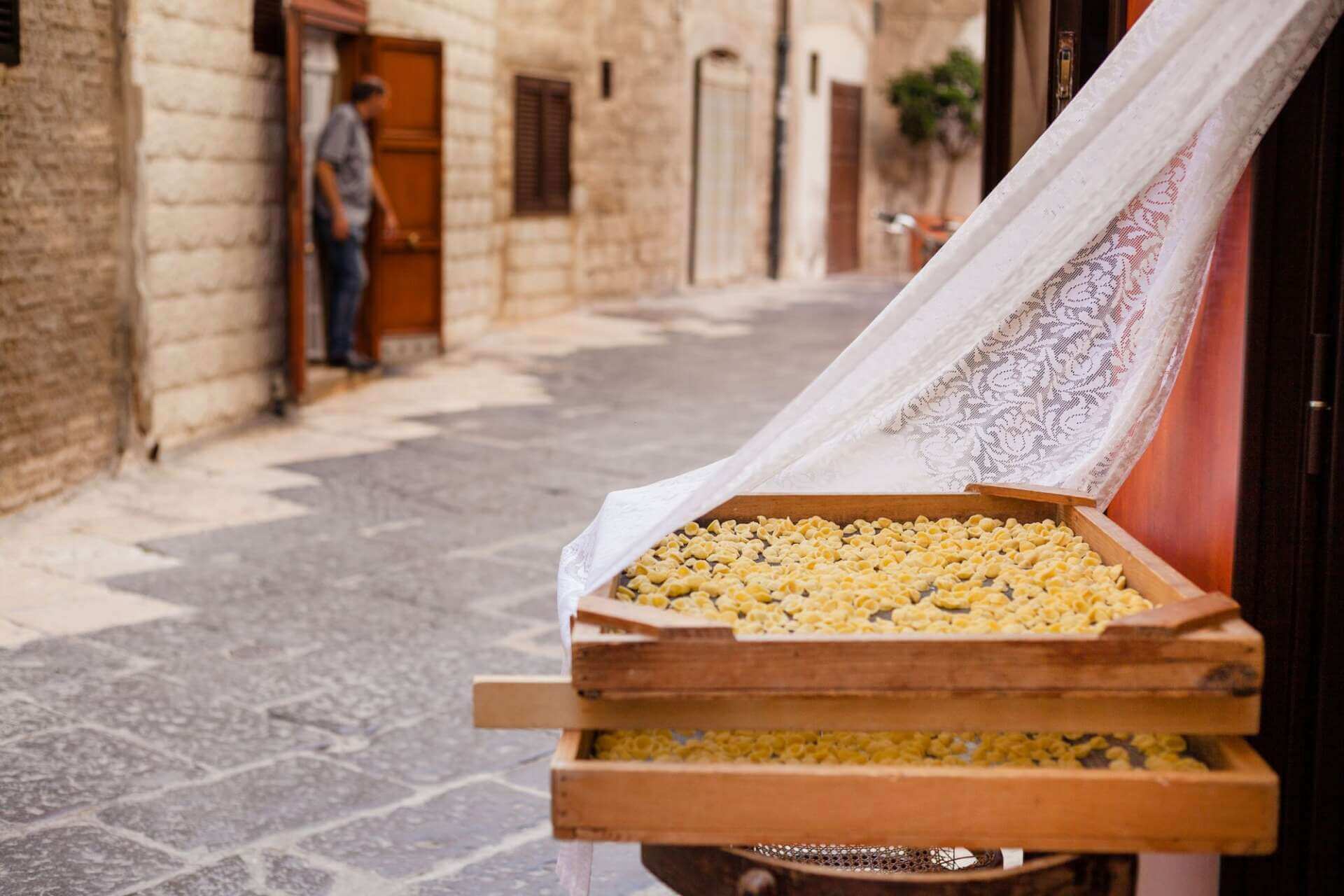 Caos orecchiette a Bari vecchia, ora scende in campo il Comune: convocate le associazioni