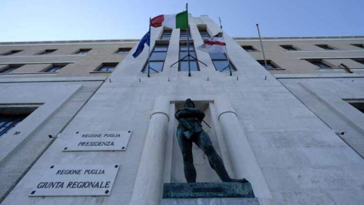 Puglia, Emiliano promulga la legge sulla variazione di bilancio: una manovra da 51 milioni di euro