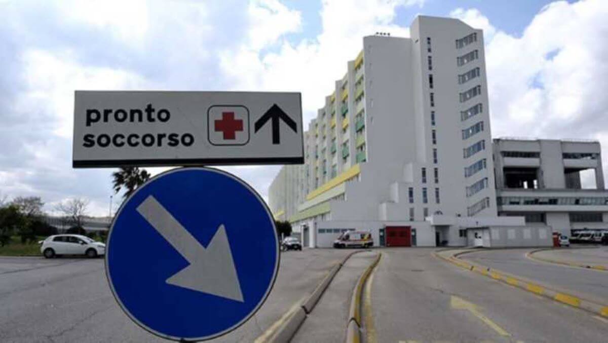 Francavilla Fontana, accoltella il figlio al culmine di una lite: 44enne muore in ospedale. Arrestato il padre Francavilla Fontana, accoltella il figlio al culmine di una lite: 44enne muore in ospedale. Arrestato il padre