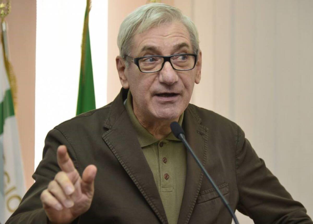 Bari, addio al professor Federico Pirro: è stato trovato morto in casa a 78 anni Bari, addio al professor Federico Pirro: è stato trovato morto in casa a 78 anni