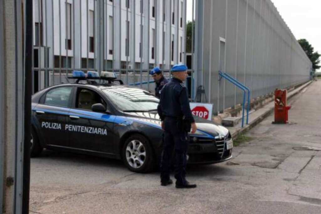 Galleria foto 'Concorsi della polizia penitenziaria, la Consulta: «Illegittima la distinzione di genere»' - foto 1