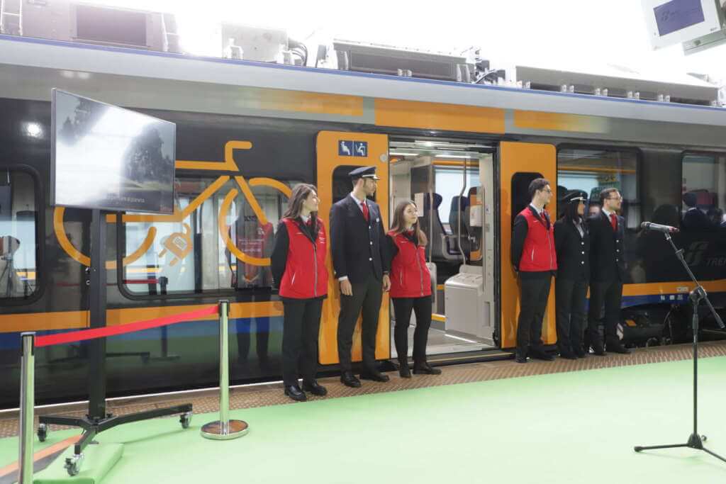 Trasporti, arriva in Puglia il 46esimo treno Regionale elettrico: completato il rinnovo della flotta – VIDEO