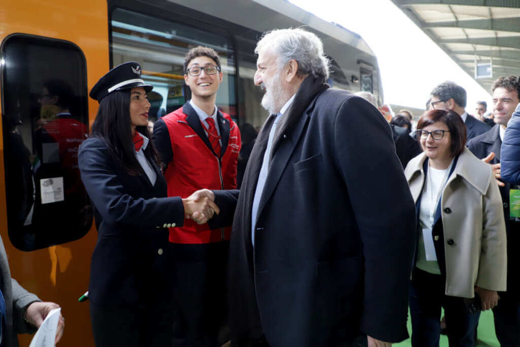 Trasporti, arriva in Puglia il 46esimo treno Regionale elettrico: completato il rinnovo della flotta – VIDEO